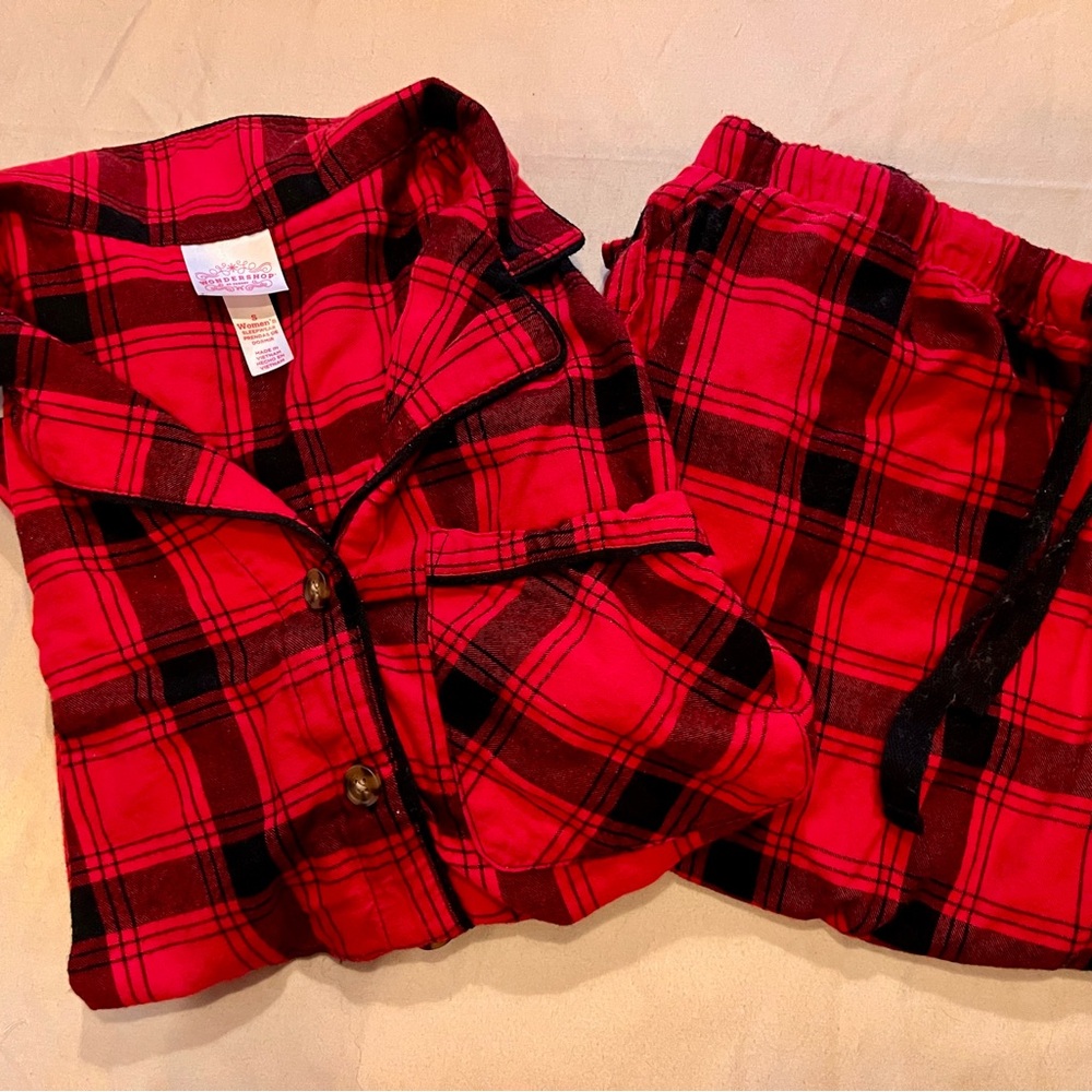 Target Wondershop Red and Black Plaid Women’s Pajama Set